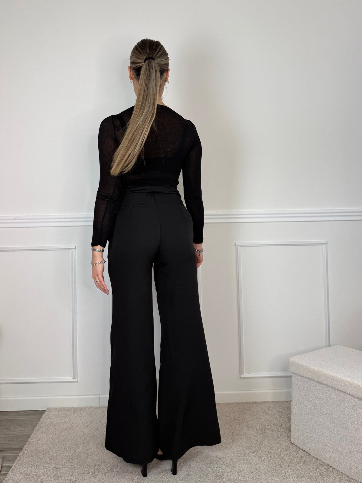 Pantaloni a palazzo con nastro in vita e clip dorata - Follie by Alice