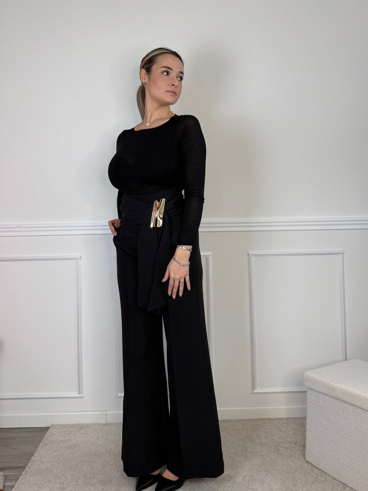 Pantaloni a palazzo con nastro in vita e clip dorata - Follie by Alice