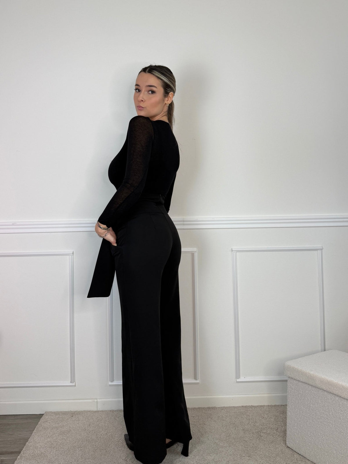 Pantaloni a palazzo con nastro in vita e clip dorata - Follie by Alice