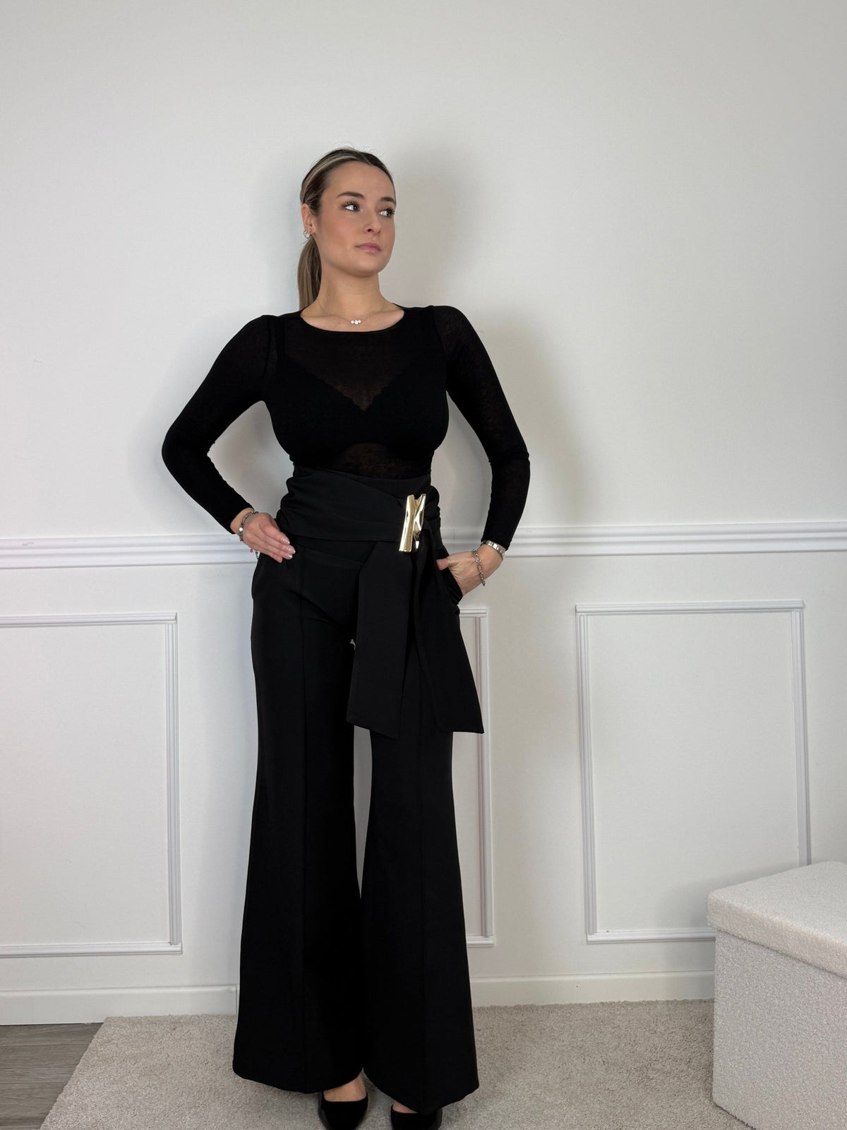 Pantaloni a palazzo con nastro in vita e clip dorata - Follie by Alice Immagine principale del prodotto