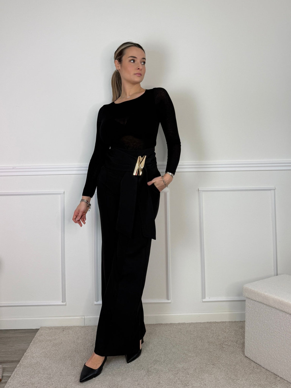 Pantaloni a palazzo con nastro in vita e clip dorata - Follie by Alice