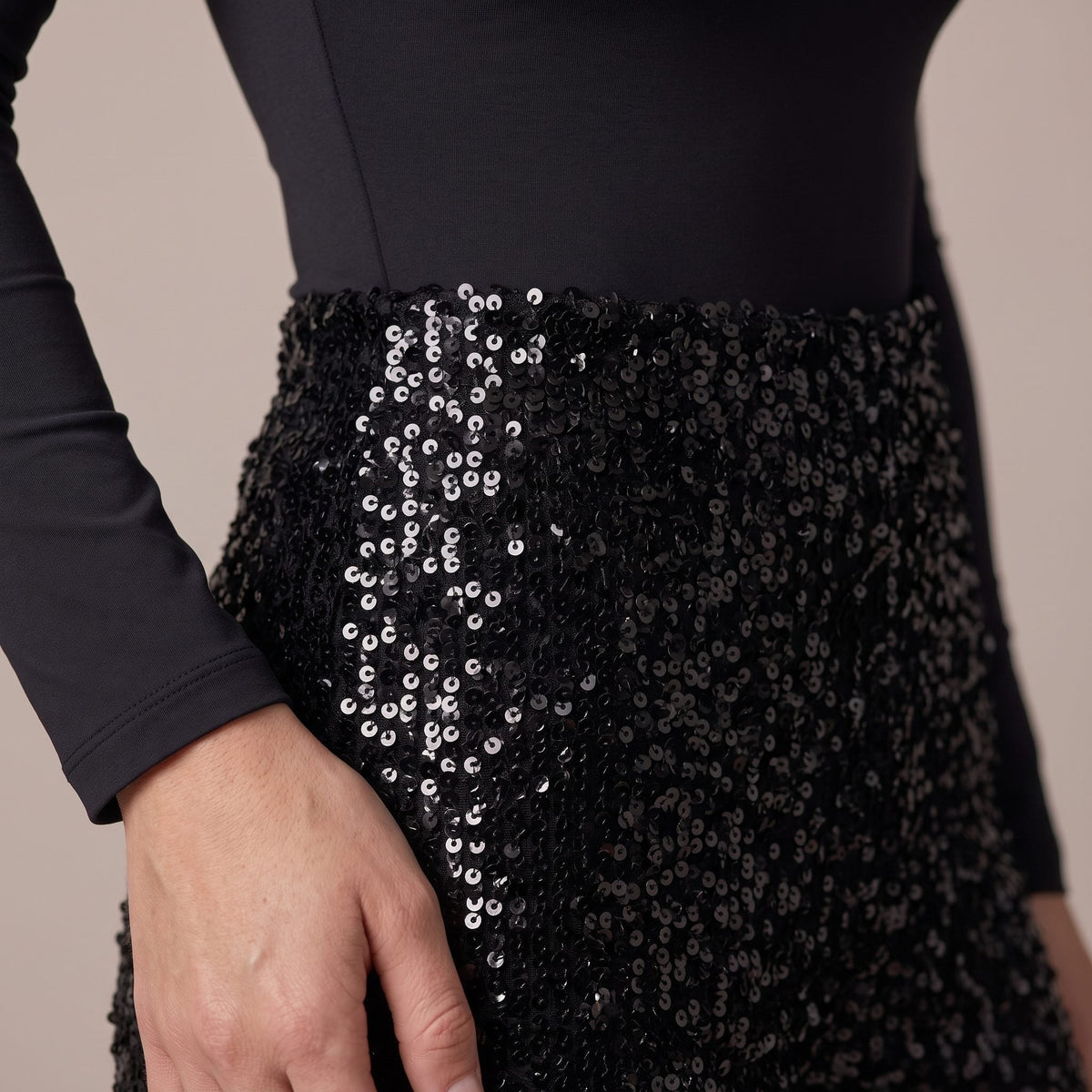 Pantaloni a palazzo con paillettes all-over LUMIÈRE - Follie by Alice