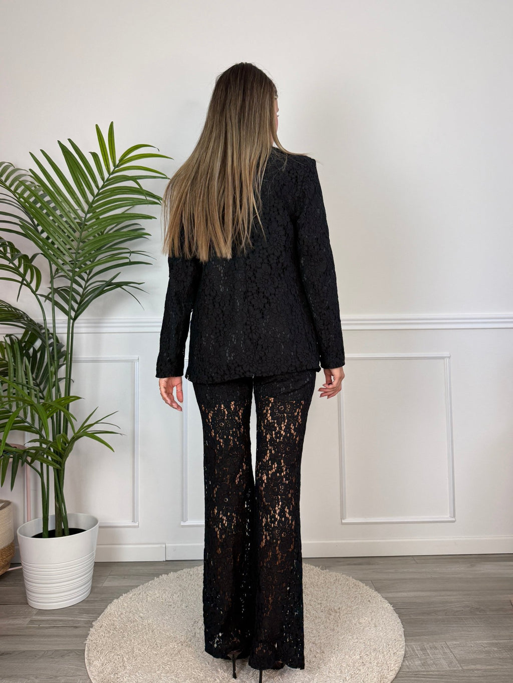 Pantaloni a zampa in pizzo floreale CHANTILLY - Follie by Alice