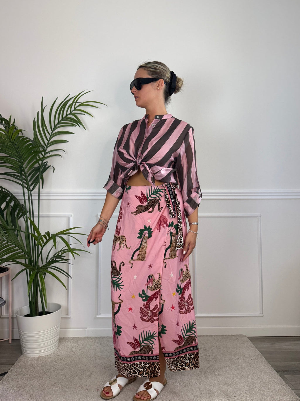 Pareo gonna lungo rosa con stampe animalier e foglie tropicali ISLA - Follie by Alice