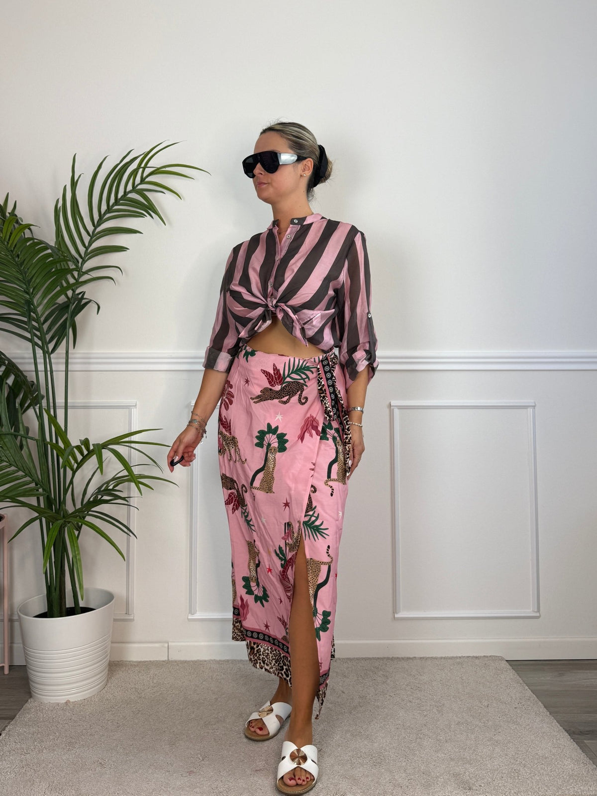 Pareo gonna lungo rosa con stampe animalier e foglie tropicali ISLA - Follie by Alice