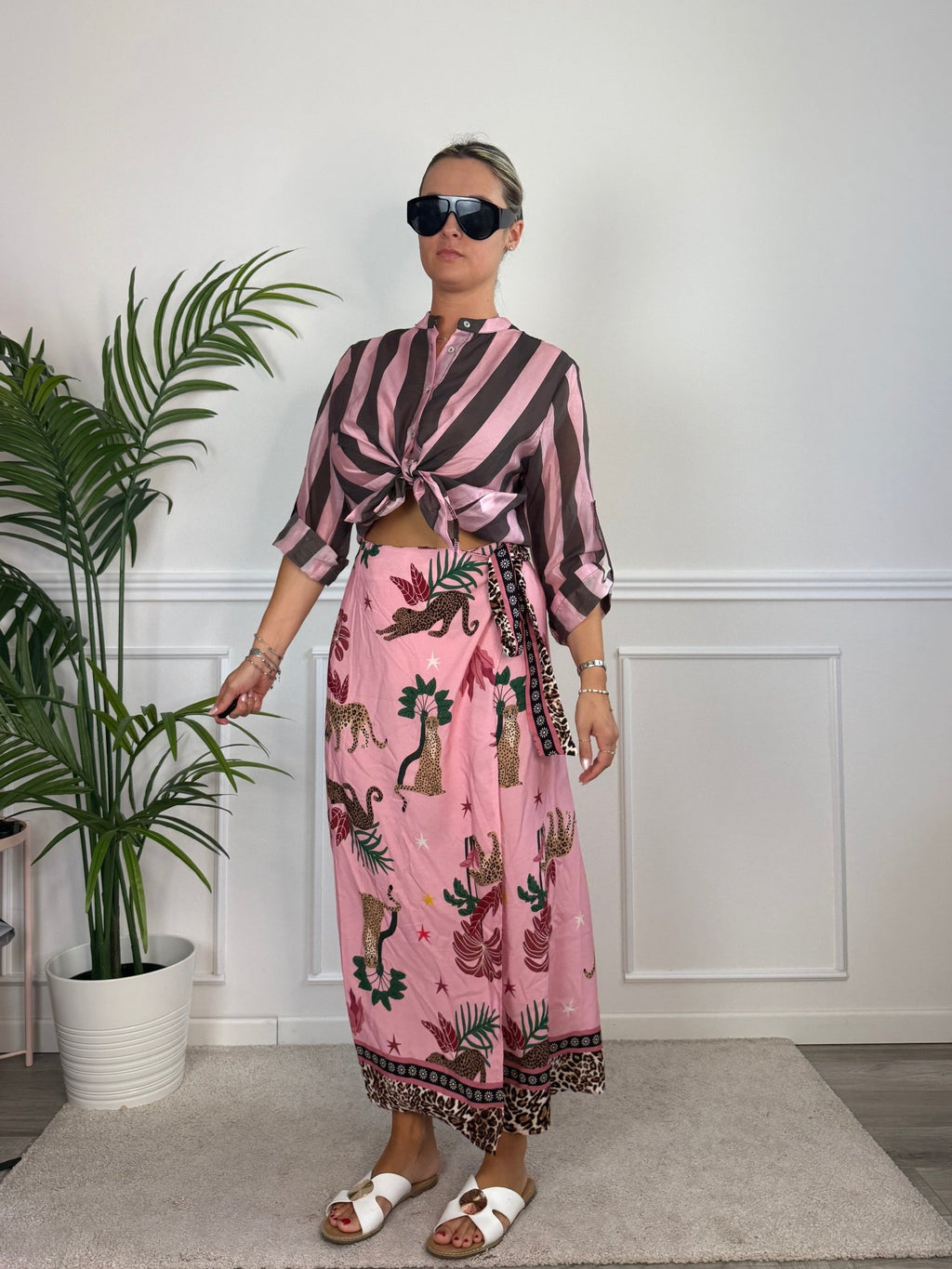 Pareo gonna lungo rosa con stampe animalier e foglie tropicali ISLA - Follie by Alice