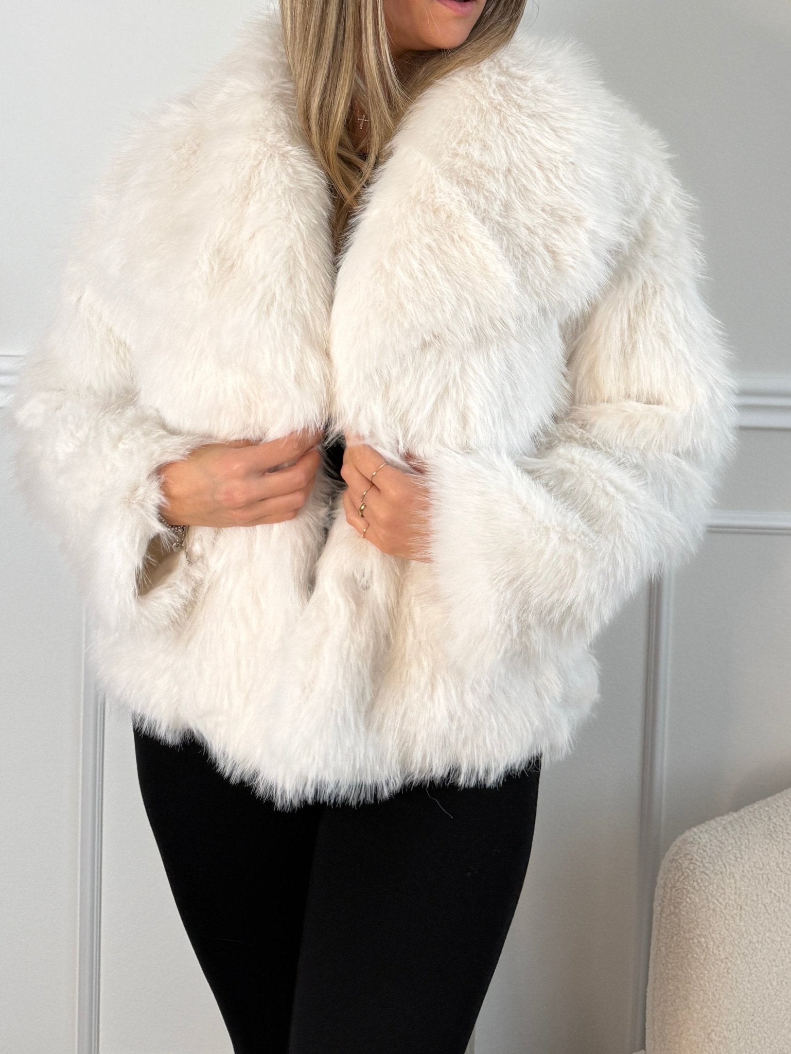 Pelliccia morbida con bottone - Follie by Alice