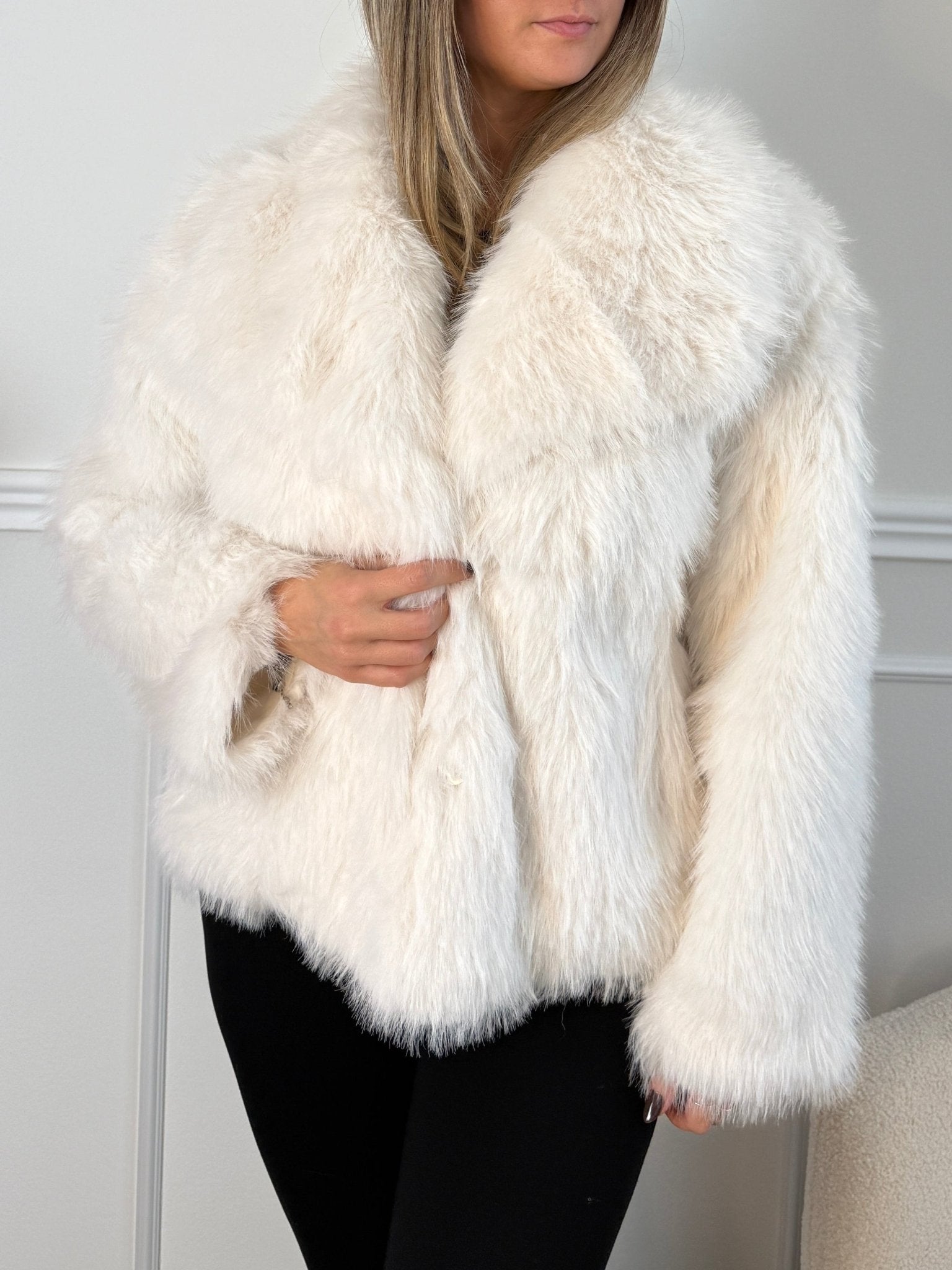 Pelliccia morbida con bottone - Follie by Alice