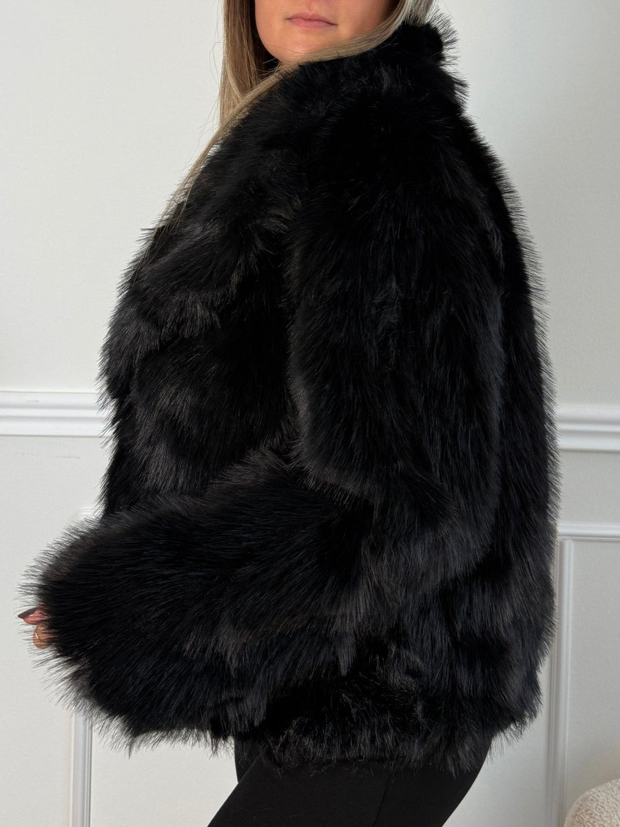 Pelliccia morbida con bottone – alternate