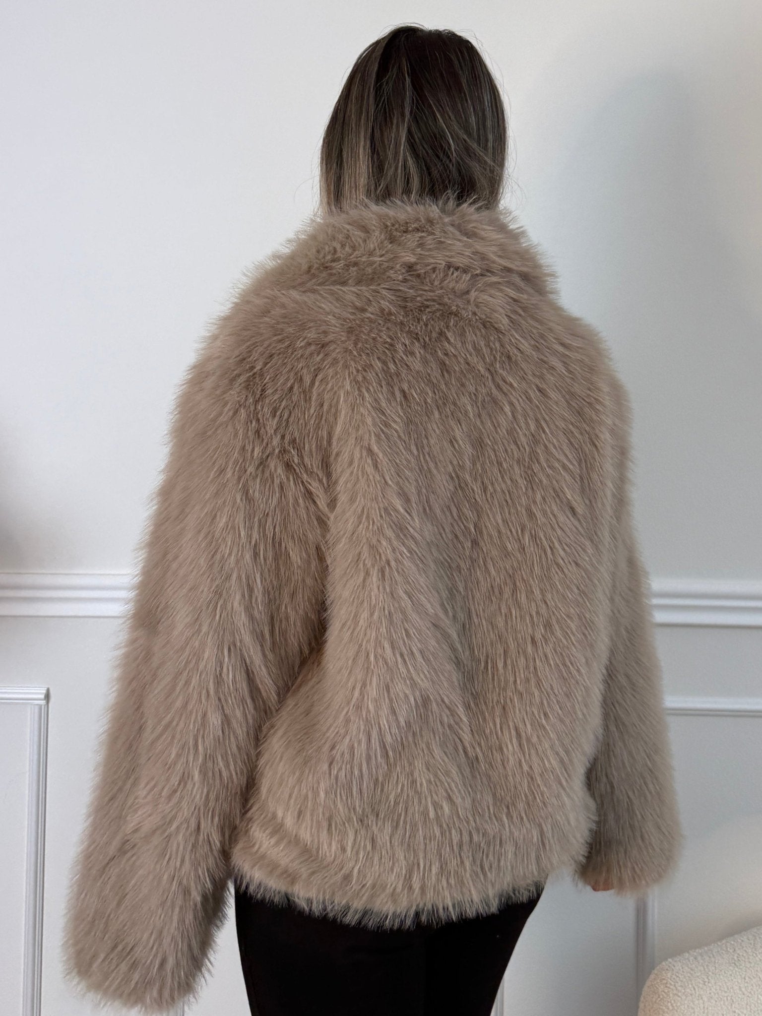 Pelliccia morbida con bottone - Follie by Alice