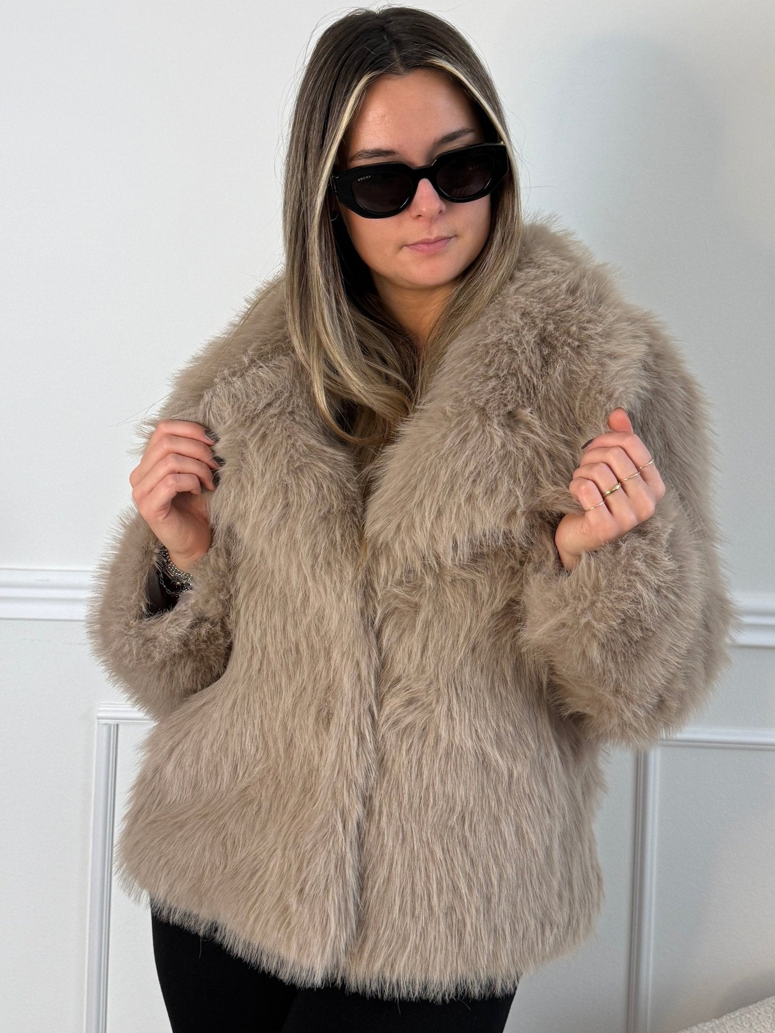 Pelliccia morbida con bottone - Follie by Alice