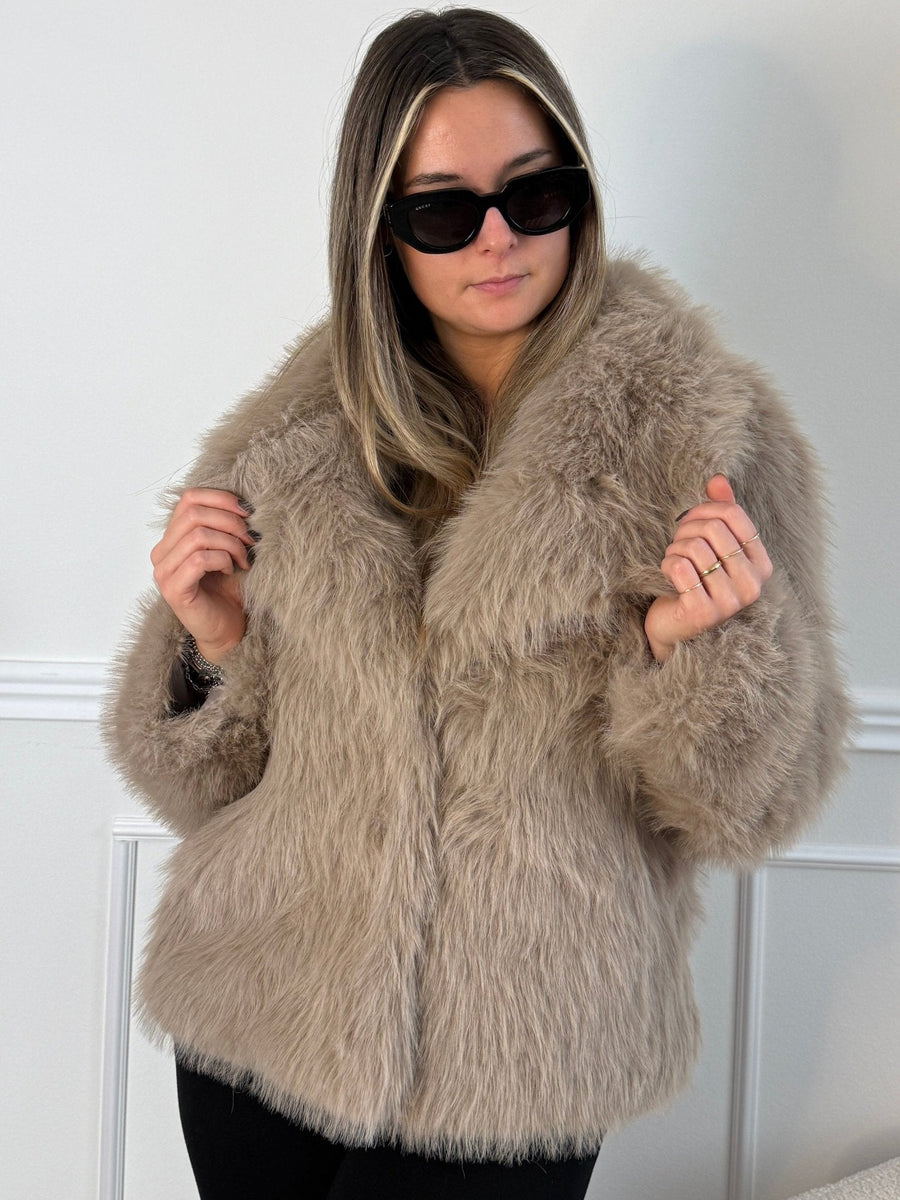 Pelliccia morbida con bottone – alternate