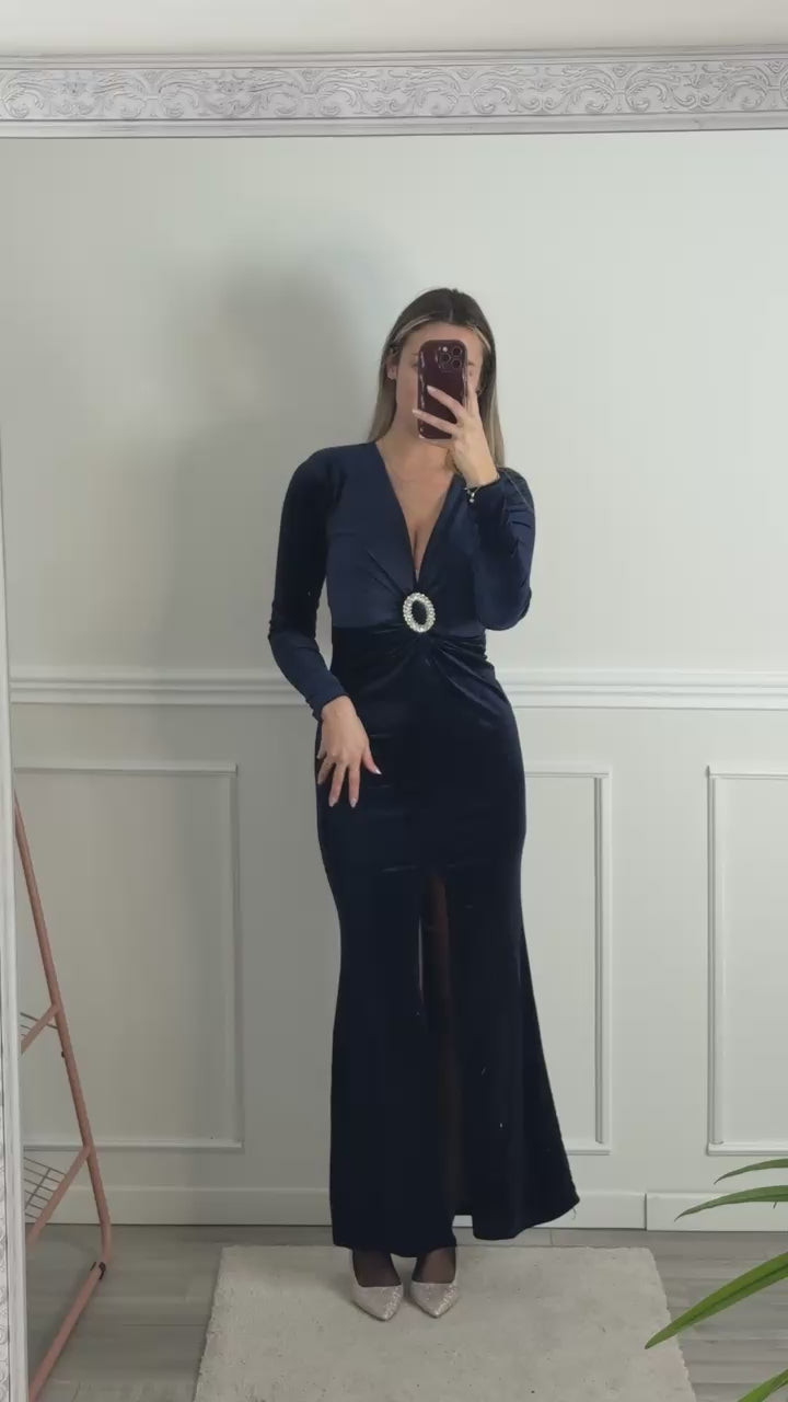 Vestito lungo in ciniglia con morsetto gioiello di strass, scollo a V e spacco