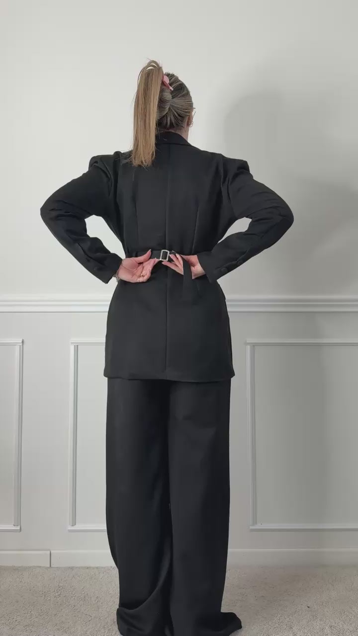 Giacca blazer strutturata con cintura in vita