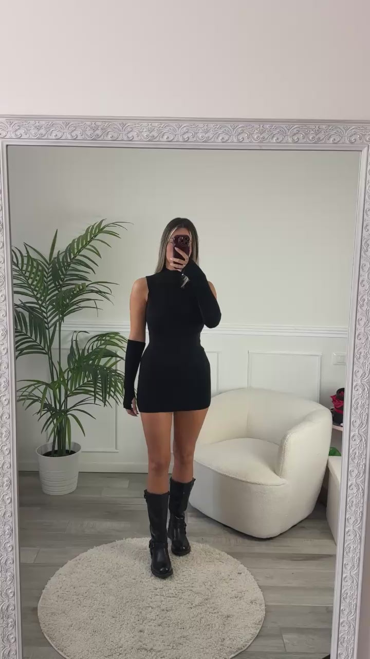 Tubino in maglia a collo alto con manicotti