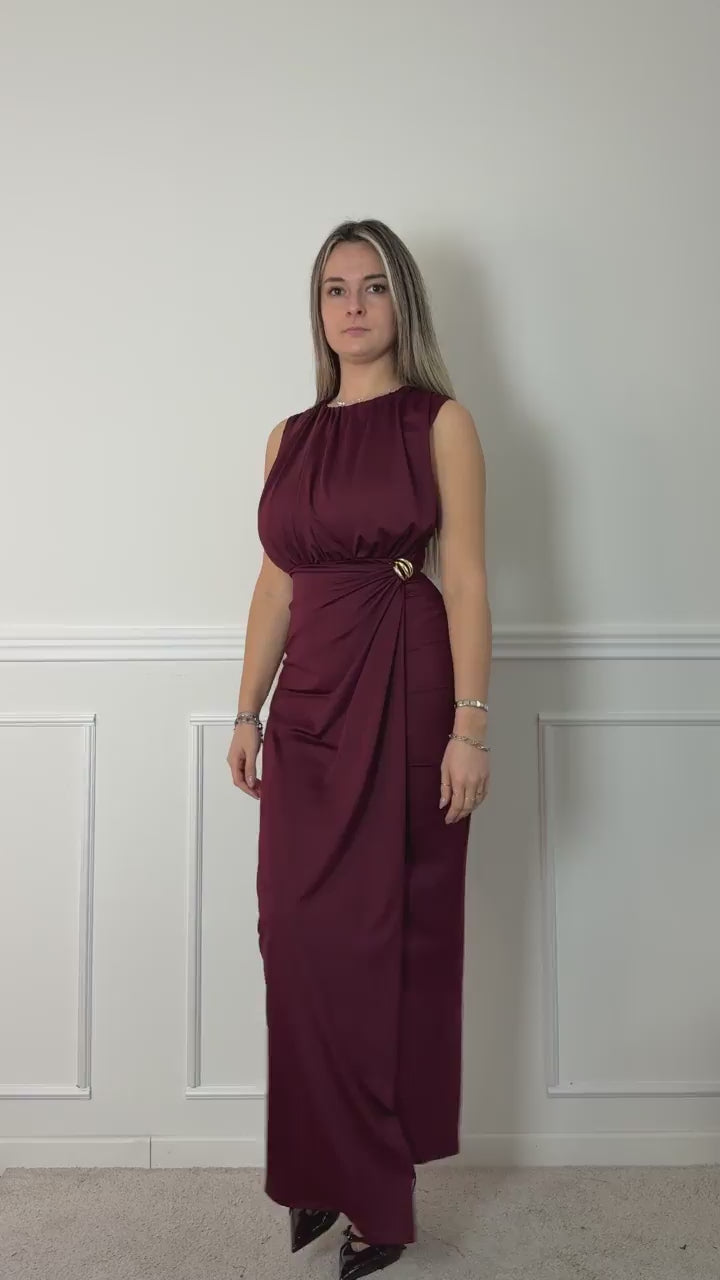 Vestito lungo con gonna a portafoglio e morsetto dorato