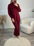 Set completo con maglione collo alto con spacchi e pantaloni oversize