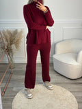 Set completo con maglione collo alto con spacchi e pantaloni oversize