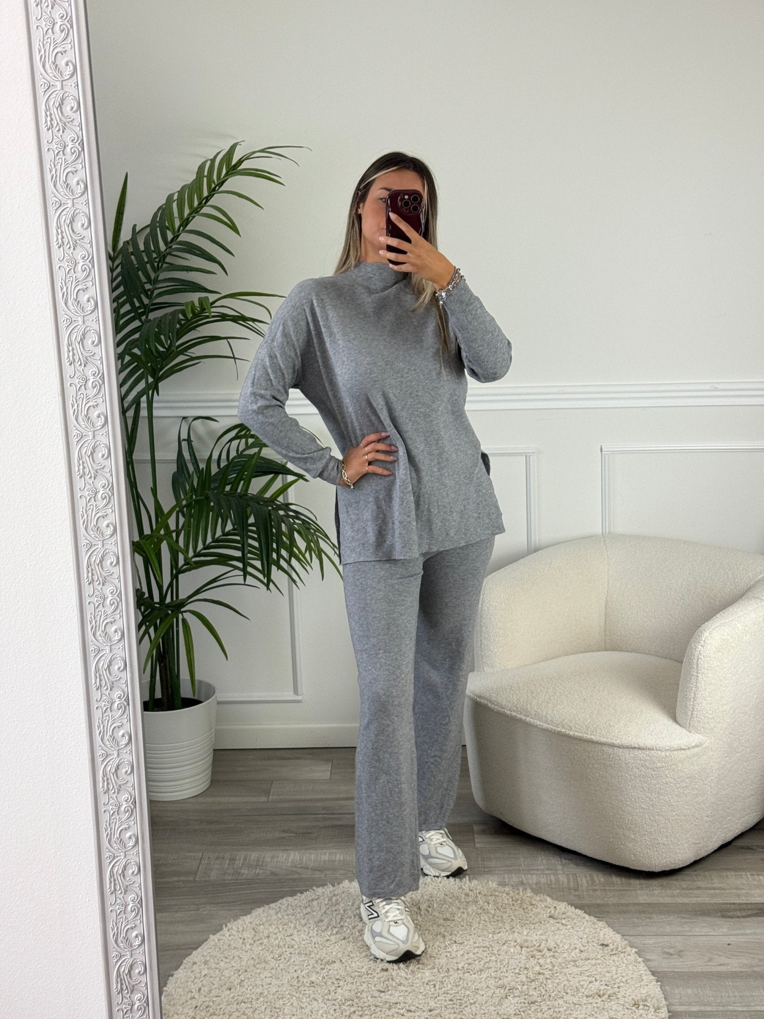 Set completo con maglione collo alto con spacchi e pantaloni oversize - Follie by Alice