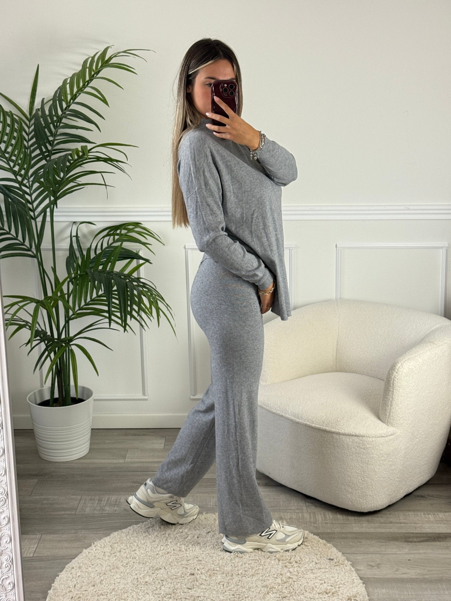 Set completo con maglione collo alto con spacchi e pantaloni oversize - Follie by Alice