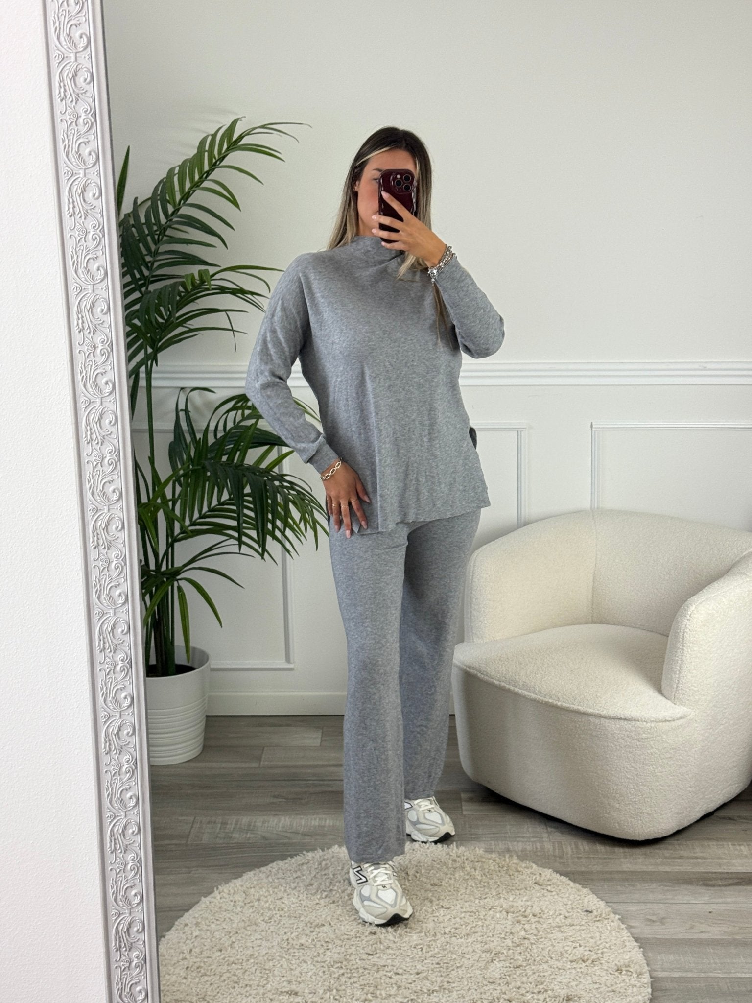 Set completo con maglione collo alto con spacchi e pantaloni oversize - Follie by Alice