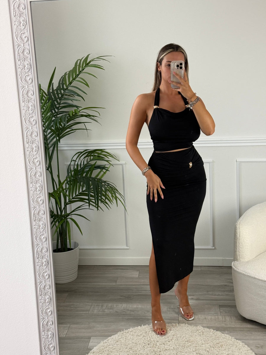 Set con top drappeggiato e gonna lunga con anelli dorati scultura – alternate