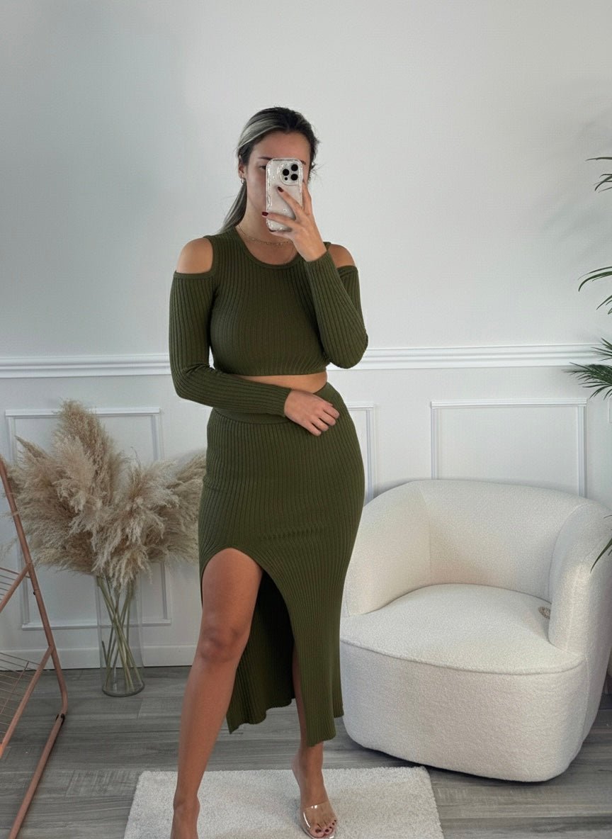 Set LILY top cut-out a maniche lunghe e gonna lunga con spacco a costine – alternate