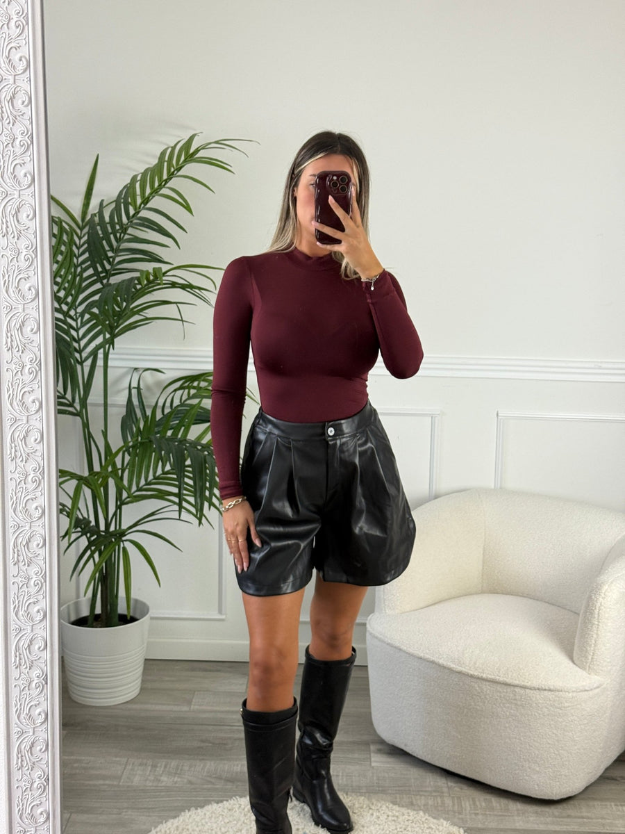 Shorts oversize effetto pelle – alternate