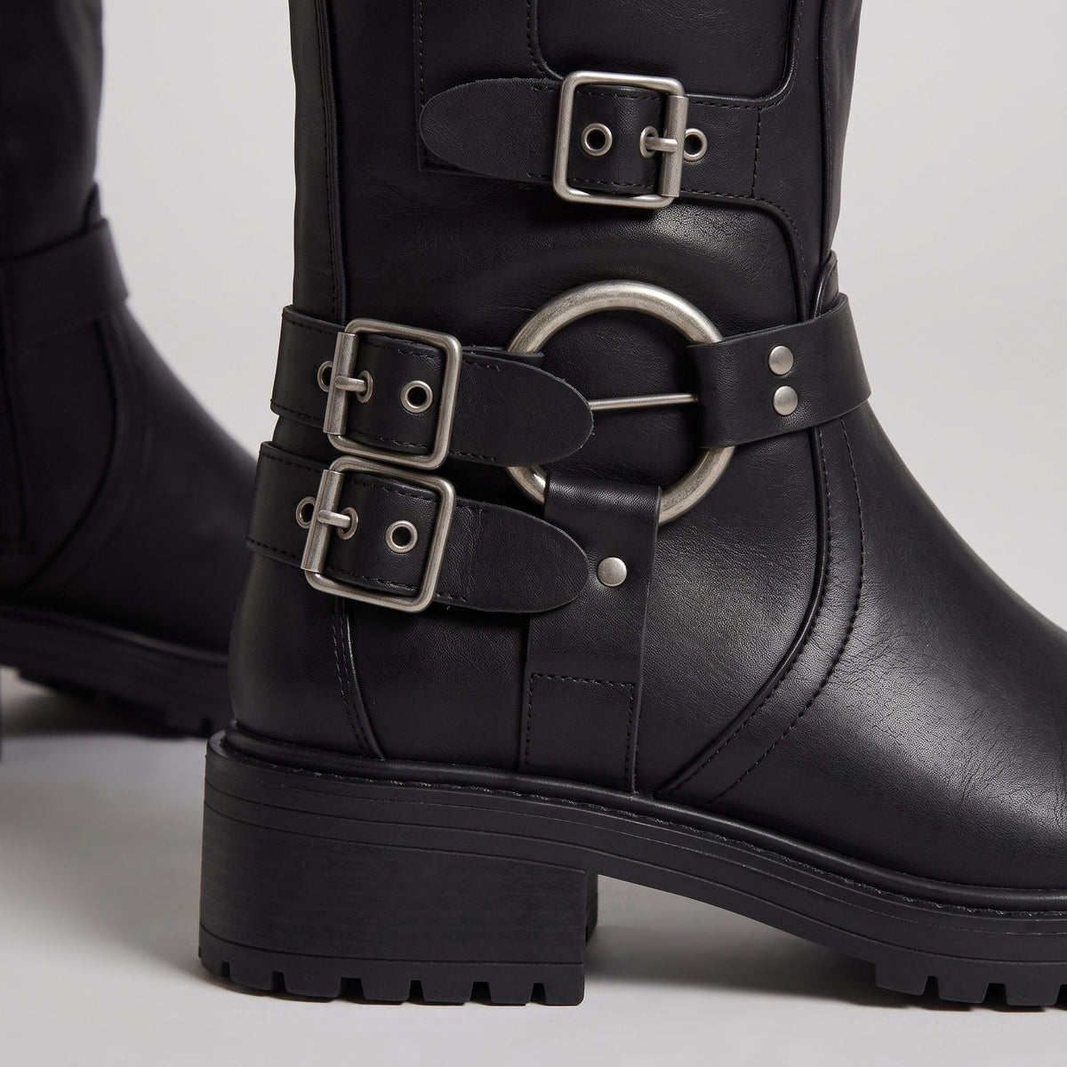 Stivali biker con fibbie sul gambale e suola carrarmato BRONX - Follie by Alice
