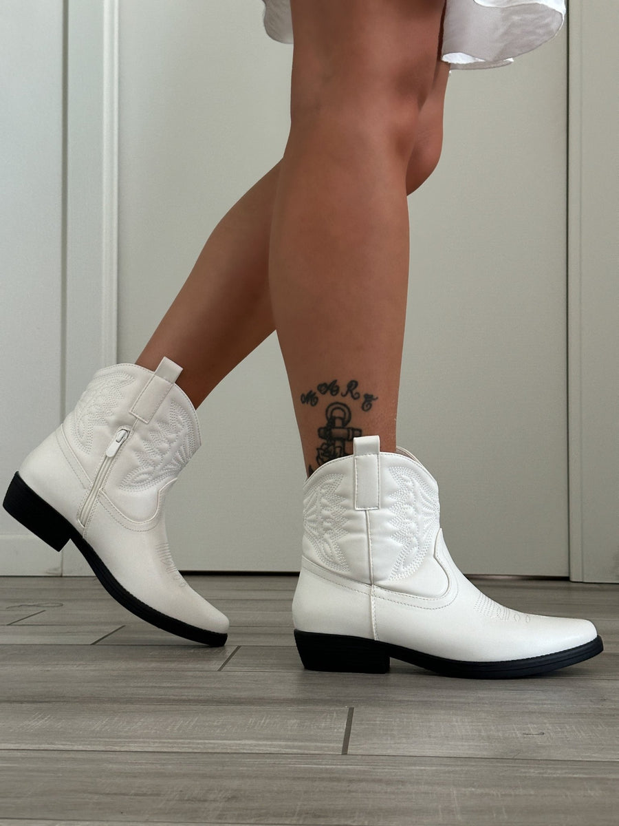 Stivali texani camperos bassi bianchi – alternate