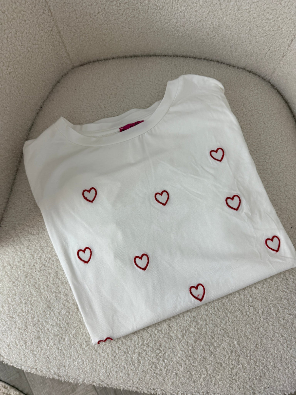 T-shirt bianca con cuoricini ricamati - Follie by Alice