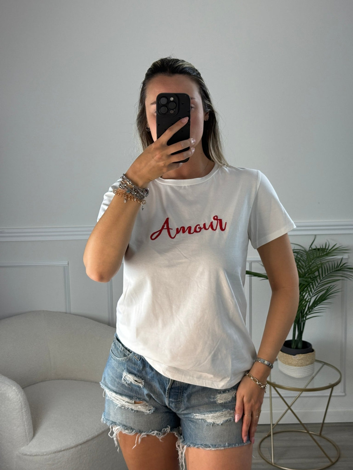 T-shirt bianca con ricamo Amour - Follie by Alice Immagine principale del prodotto