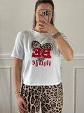 T-shirt bianca con stampa Be Mine e cuore animalier