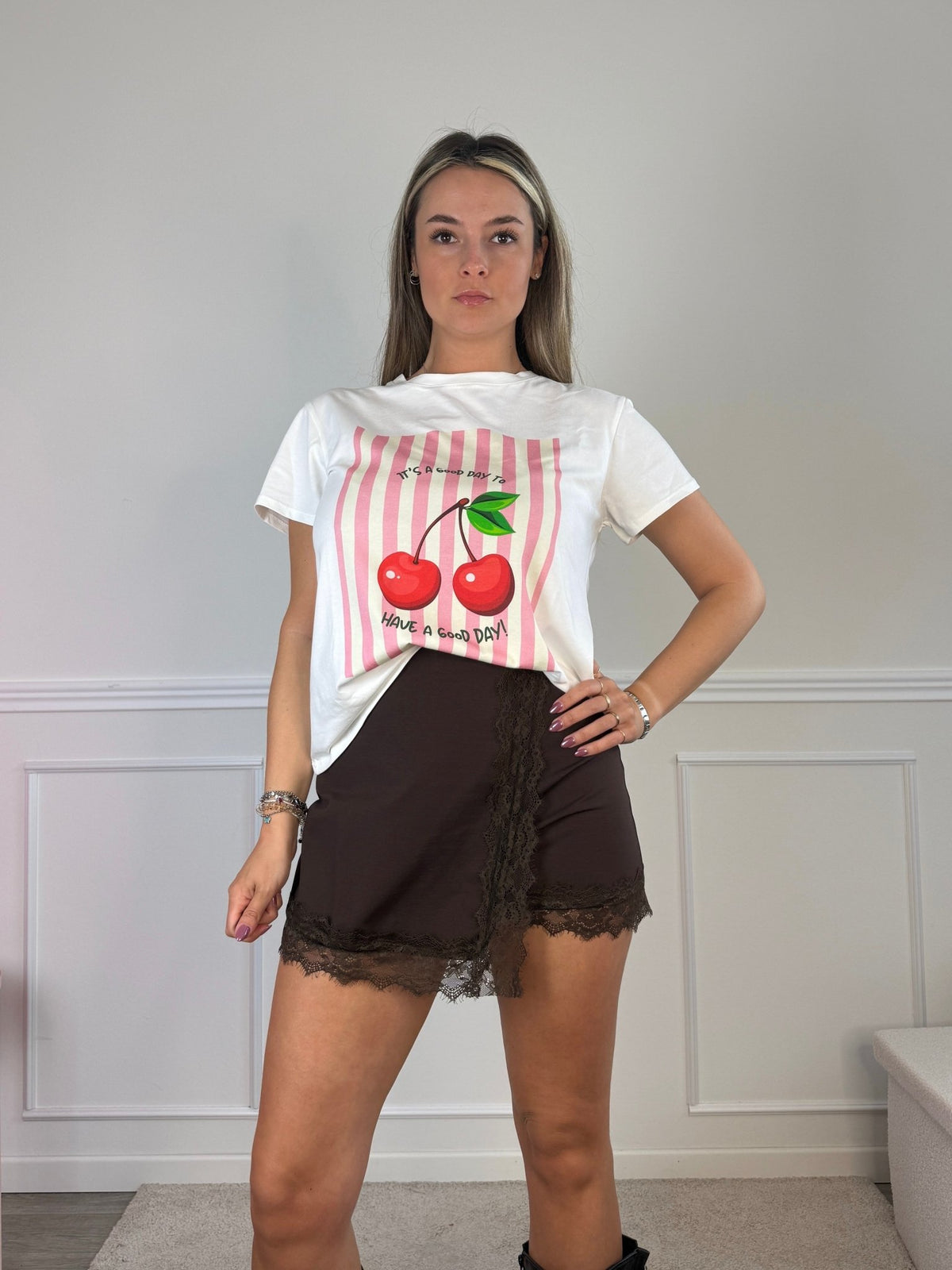 T-shirt con stampa CILIEGIE - Follie by Alice Immagine principale del prodotto