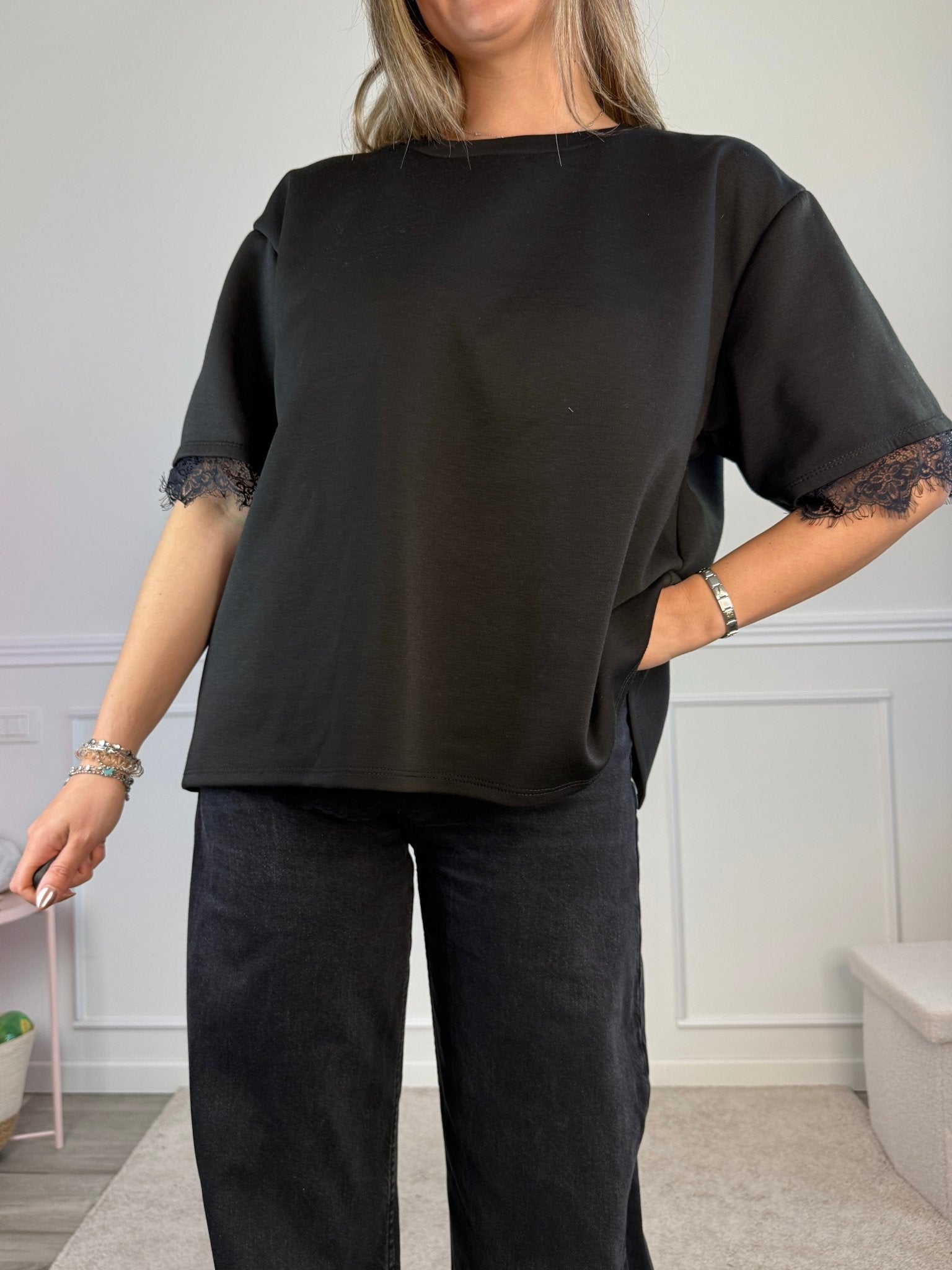 T-shirt oversize con schiena aperta con pizzo JADE - Follie by Alice Immagine secondaria del prodotto