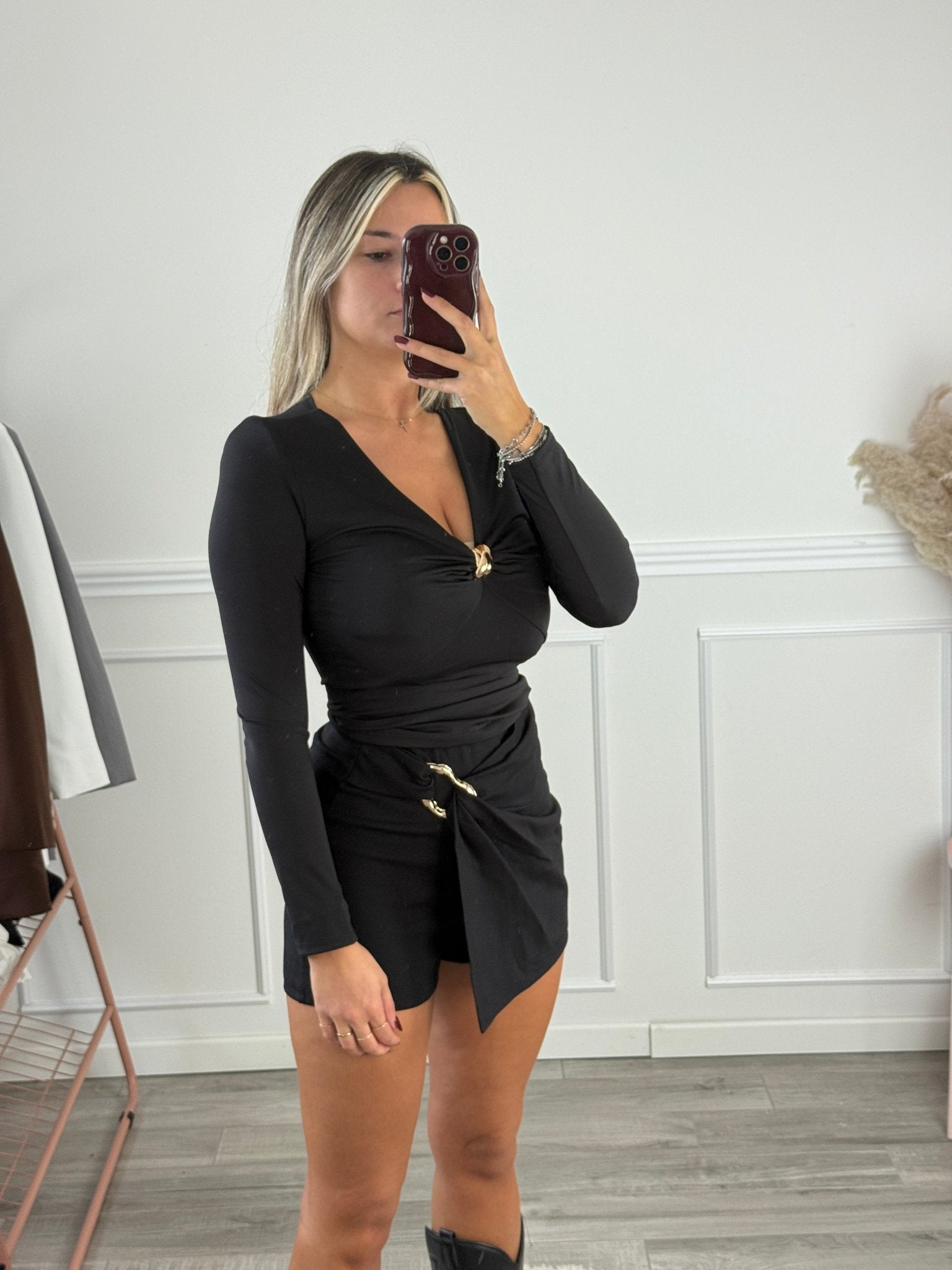 Top a maniche lunghe con drappeggio a farfalla e dettaglio scultura - Follie by Alice