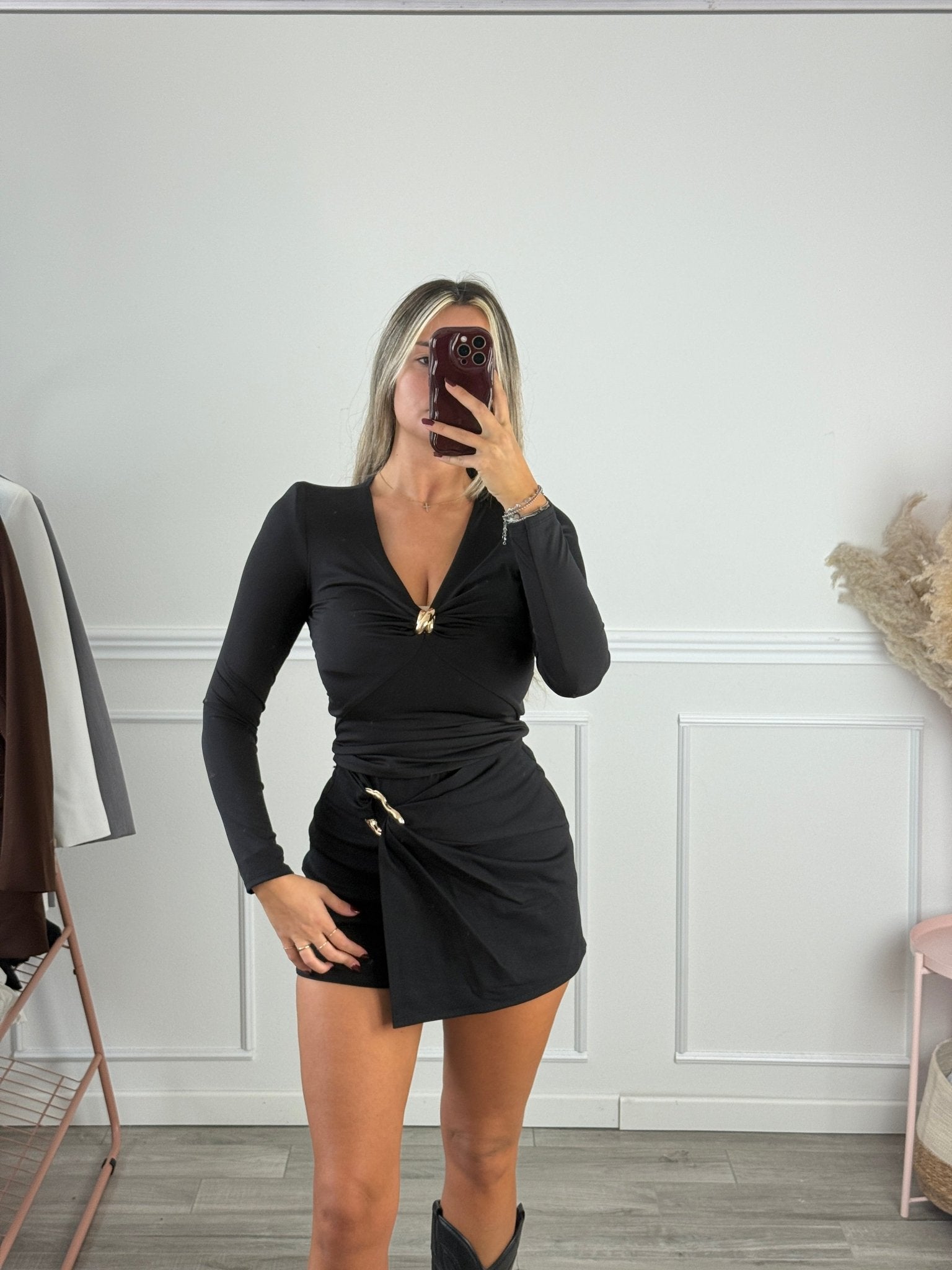 Top a maniche lunghe con drappeggio a farfalla e dettaglio scultura - Follie by Alice