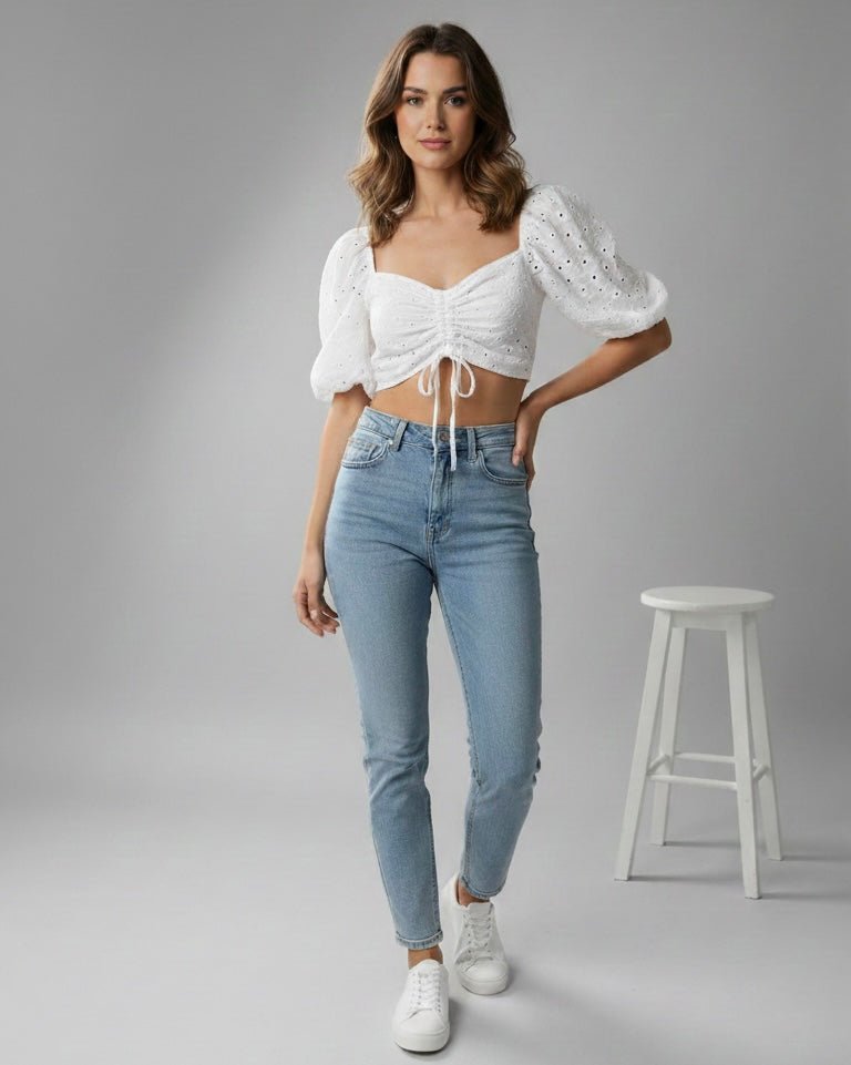 Top bianco con ricami