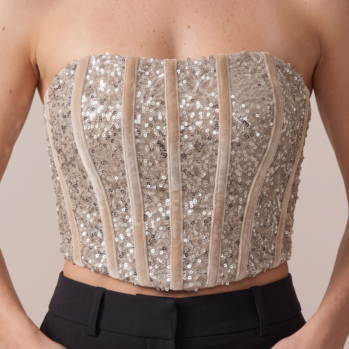 Top bustier a fascia in velluto con paillettes e bande verticali - Follie by Alice