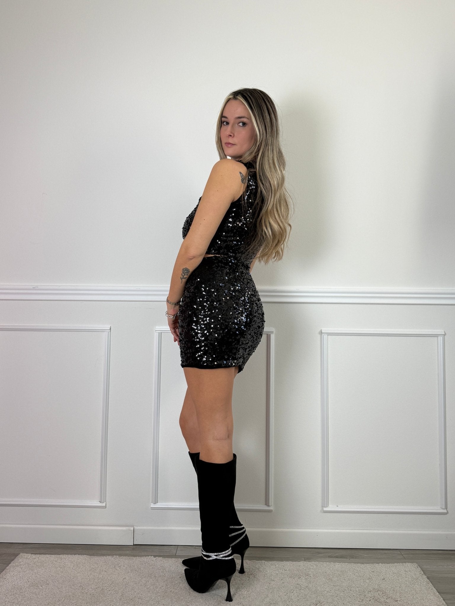 Top corto smanicato con paillettes - Follie by Alice