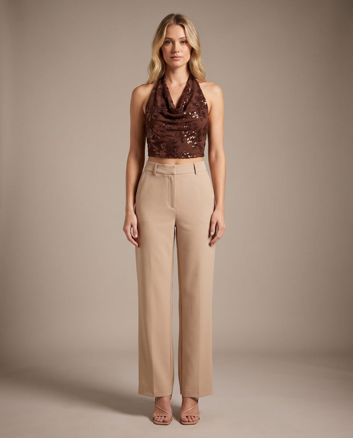 Top corto velato con scollo a cappuccio e paillettes all-over CAMELIA - Follie by Alice