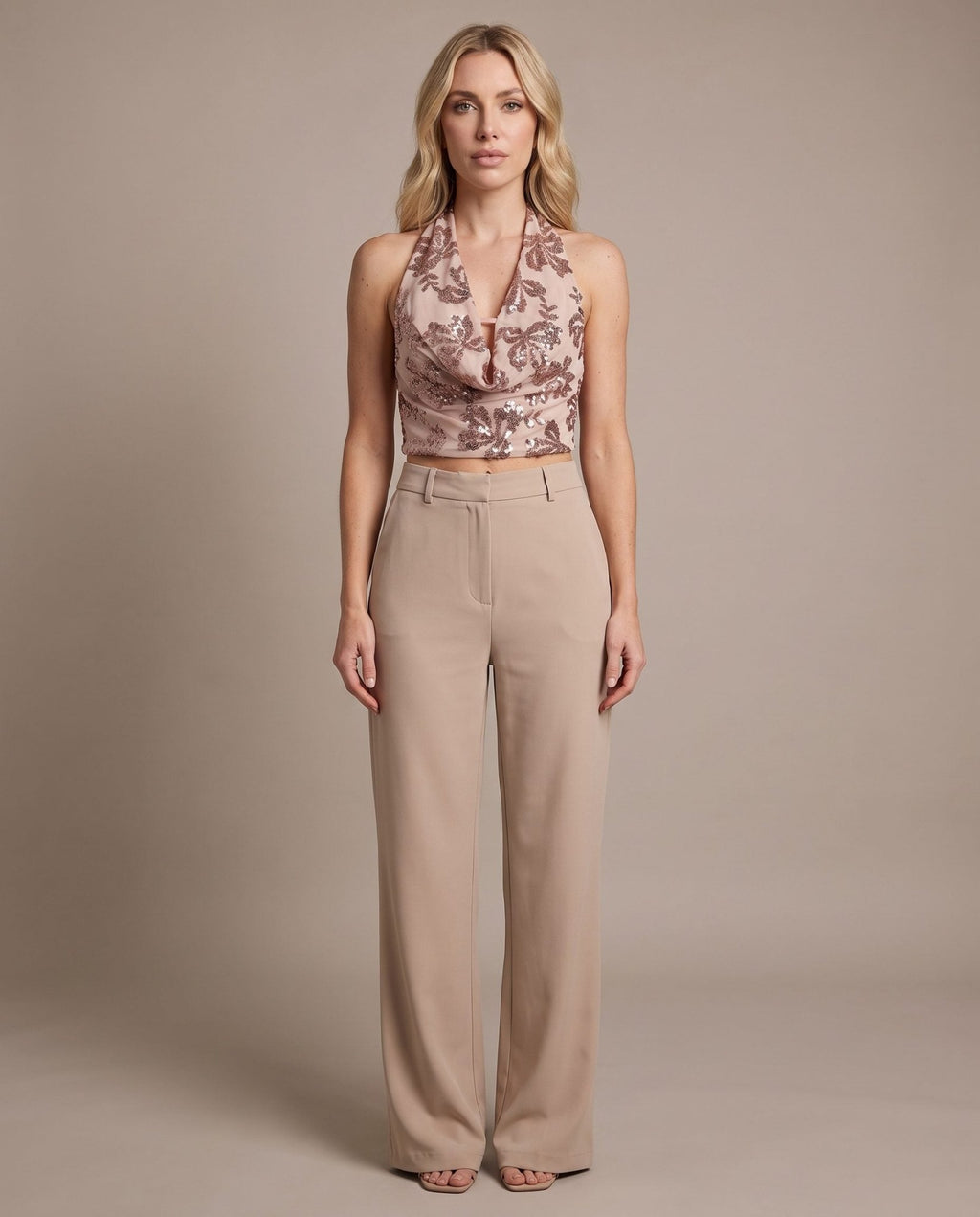 Top corto velato con scollo a cappuccio e paillettes all-over CAMELIA - Follie by Alice
