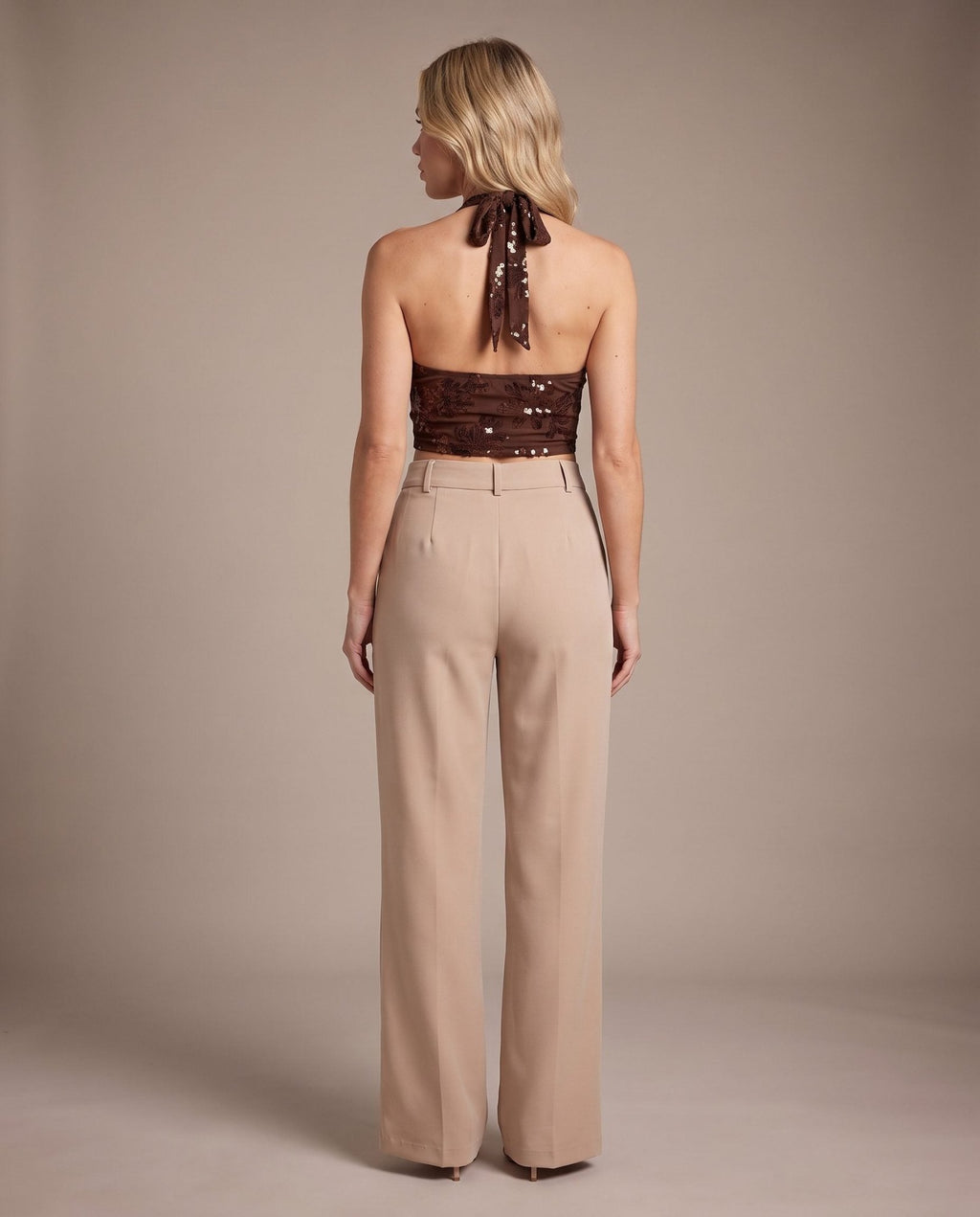 Top corto velato con scollo a cappuccio e paillettes all-over CAMELIA - Follie by Alice