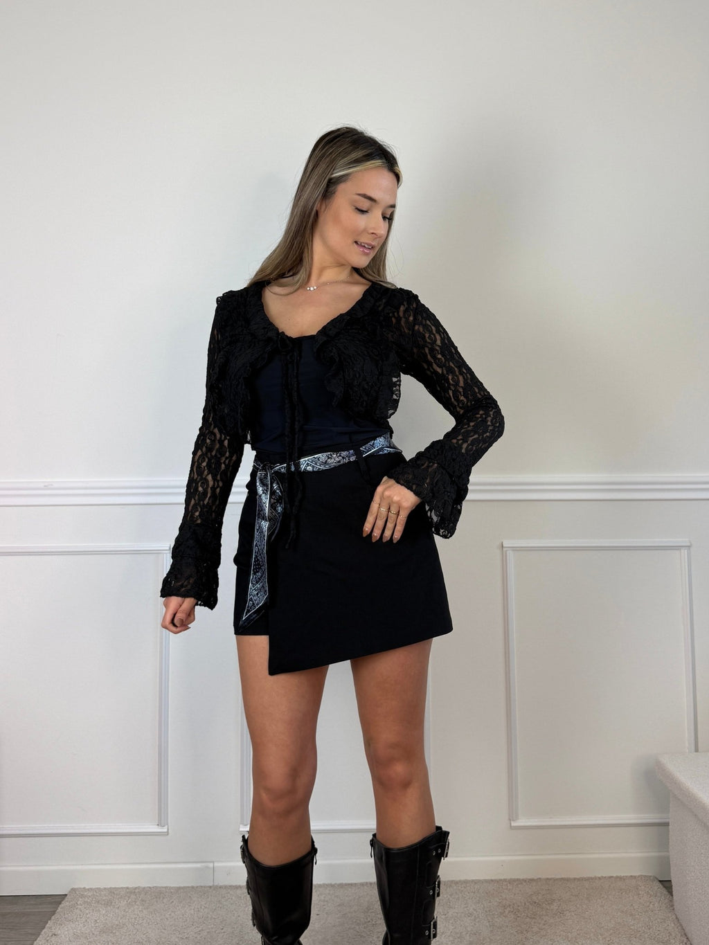 Top in pizzo con rouches e maniche a campana BLANCHE - Follie by Alice
