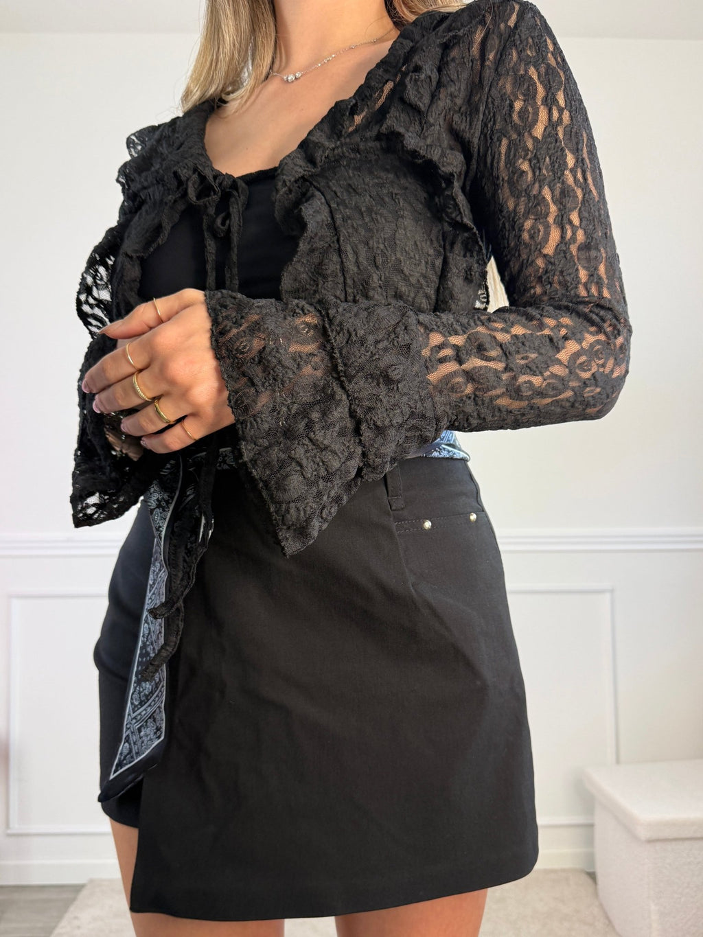 Top in pizzo con rouches e maniche a campana BLANCHE - Follie by Alice
