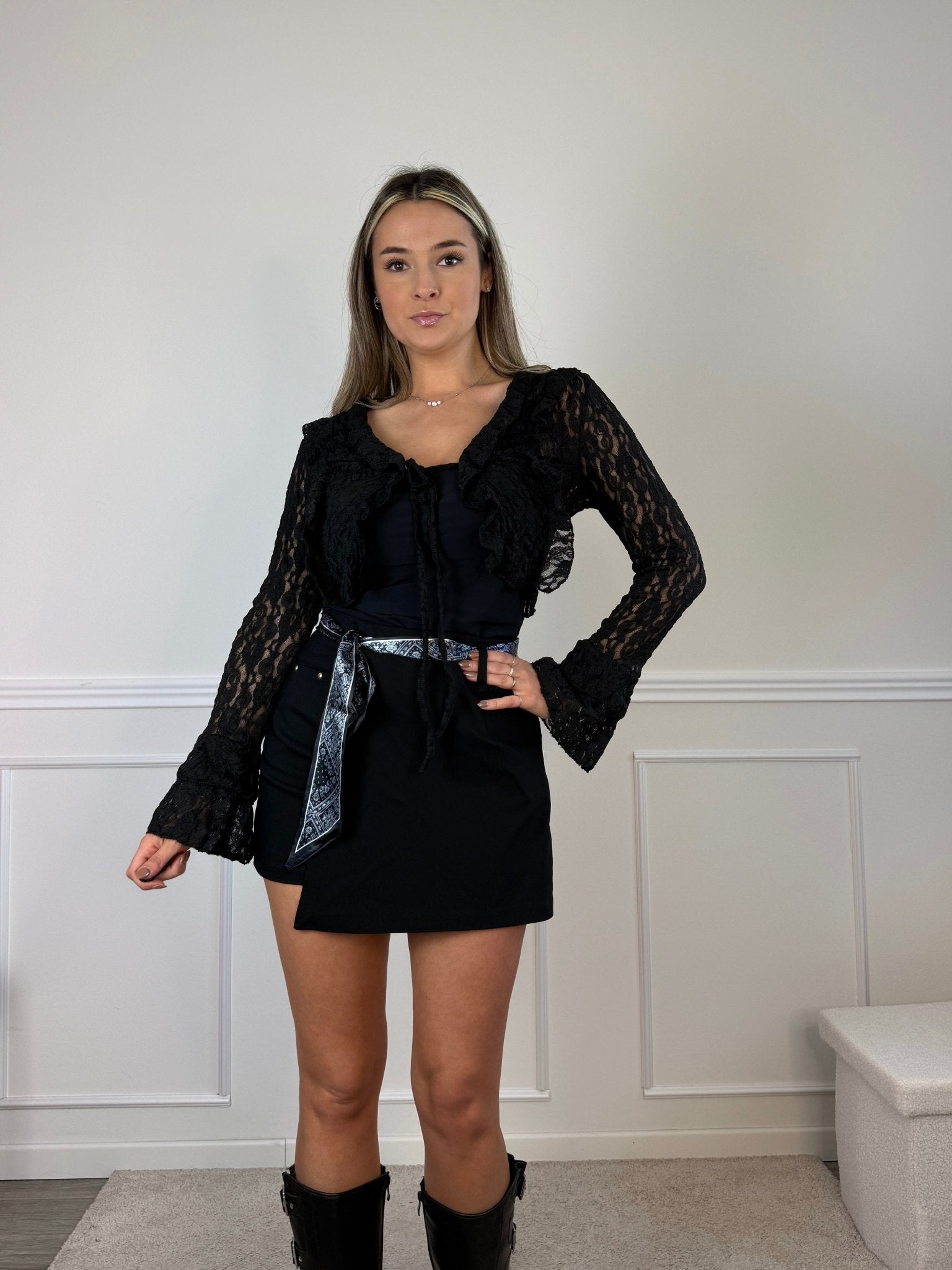 Top in pizzo con rouches e maniche a campana BLANCHE - Follie by Alice
