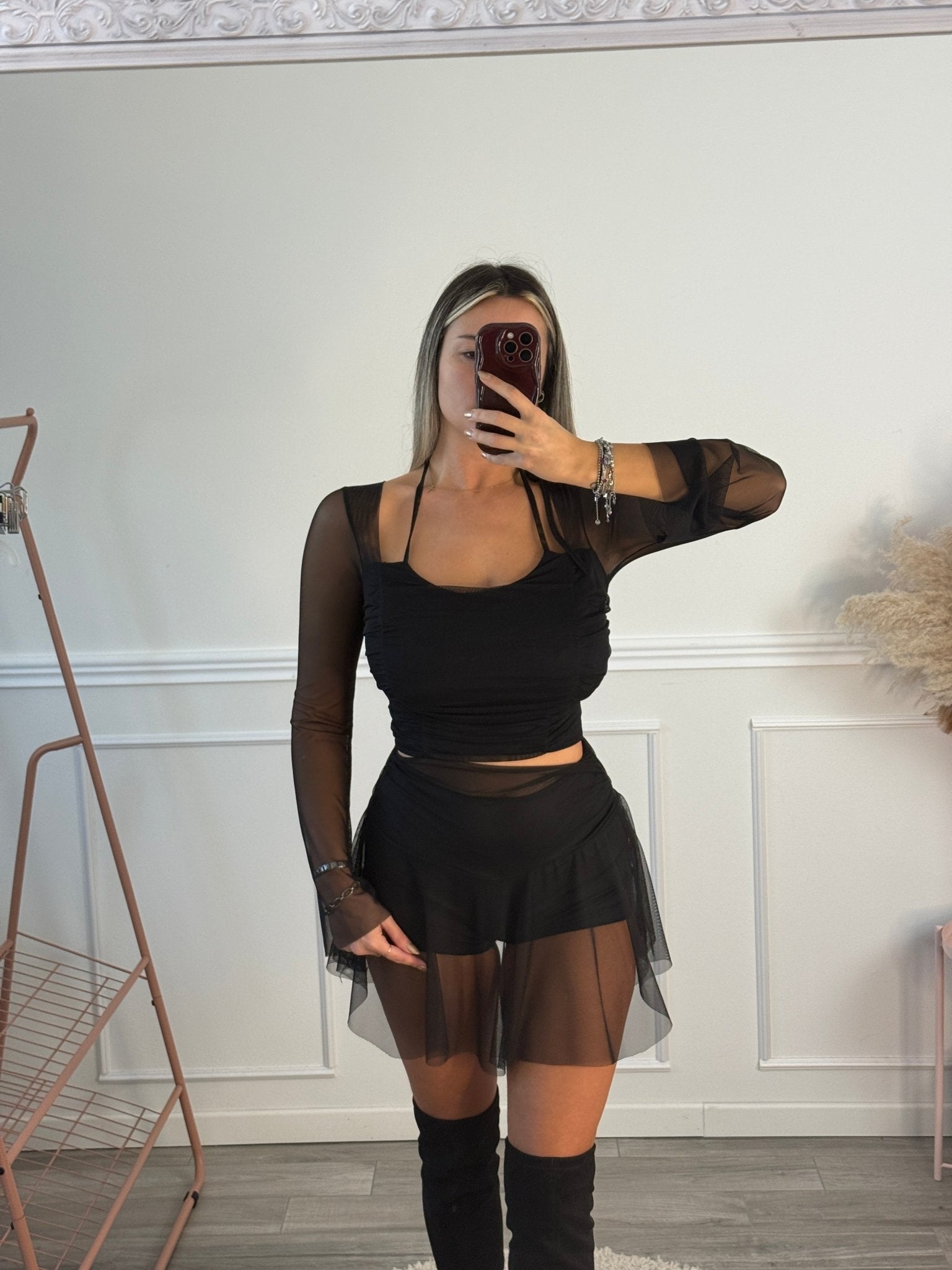 Top nero in tulle stretch semitrasparente con maniche lunghe svasate - Follie by Alice