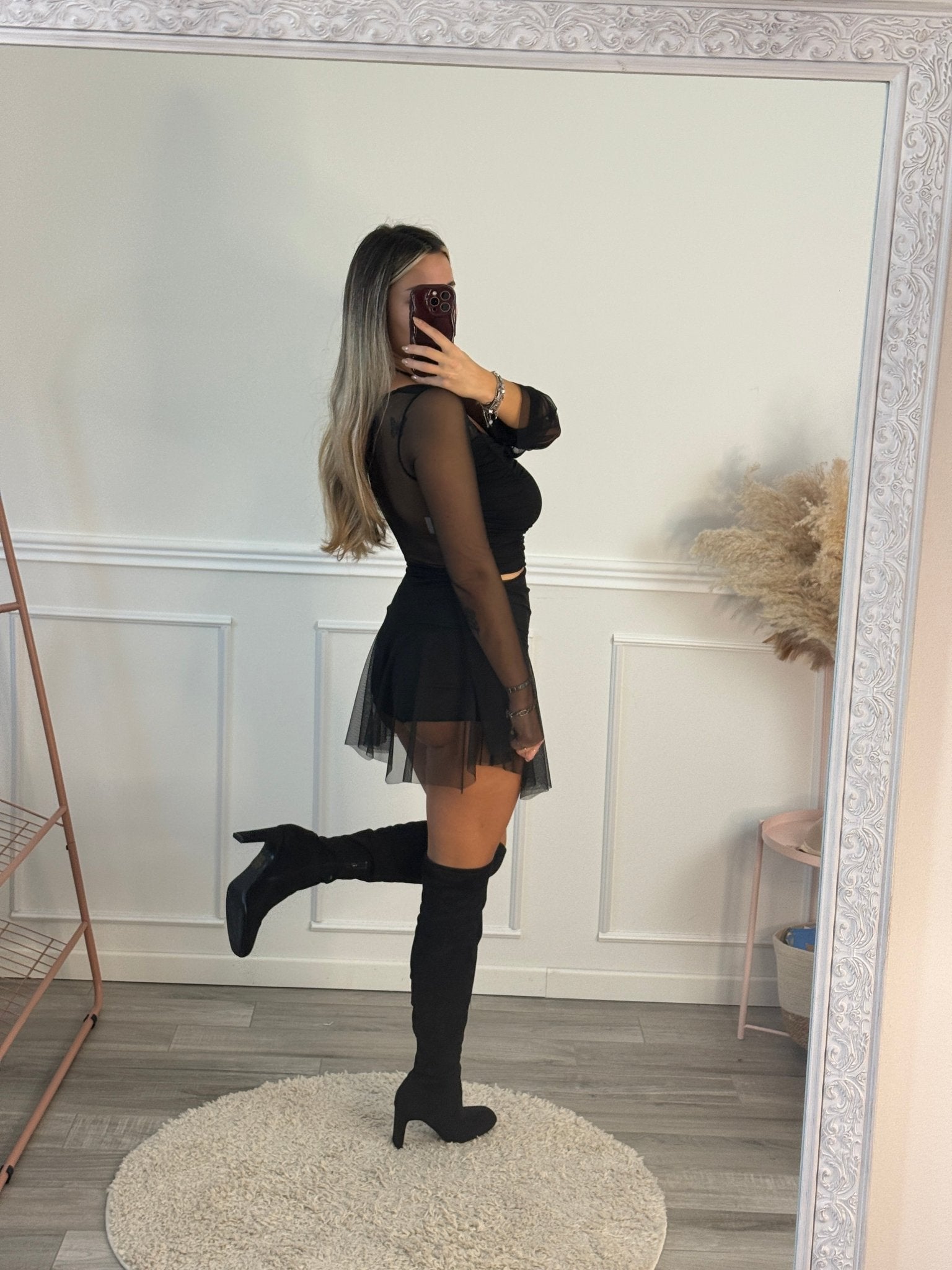 Top nero in tulle stretch semitrasparente con maniche lunghe svasate - Follie by Alice