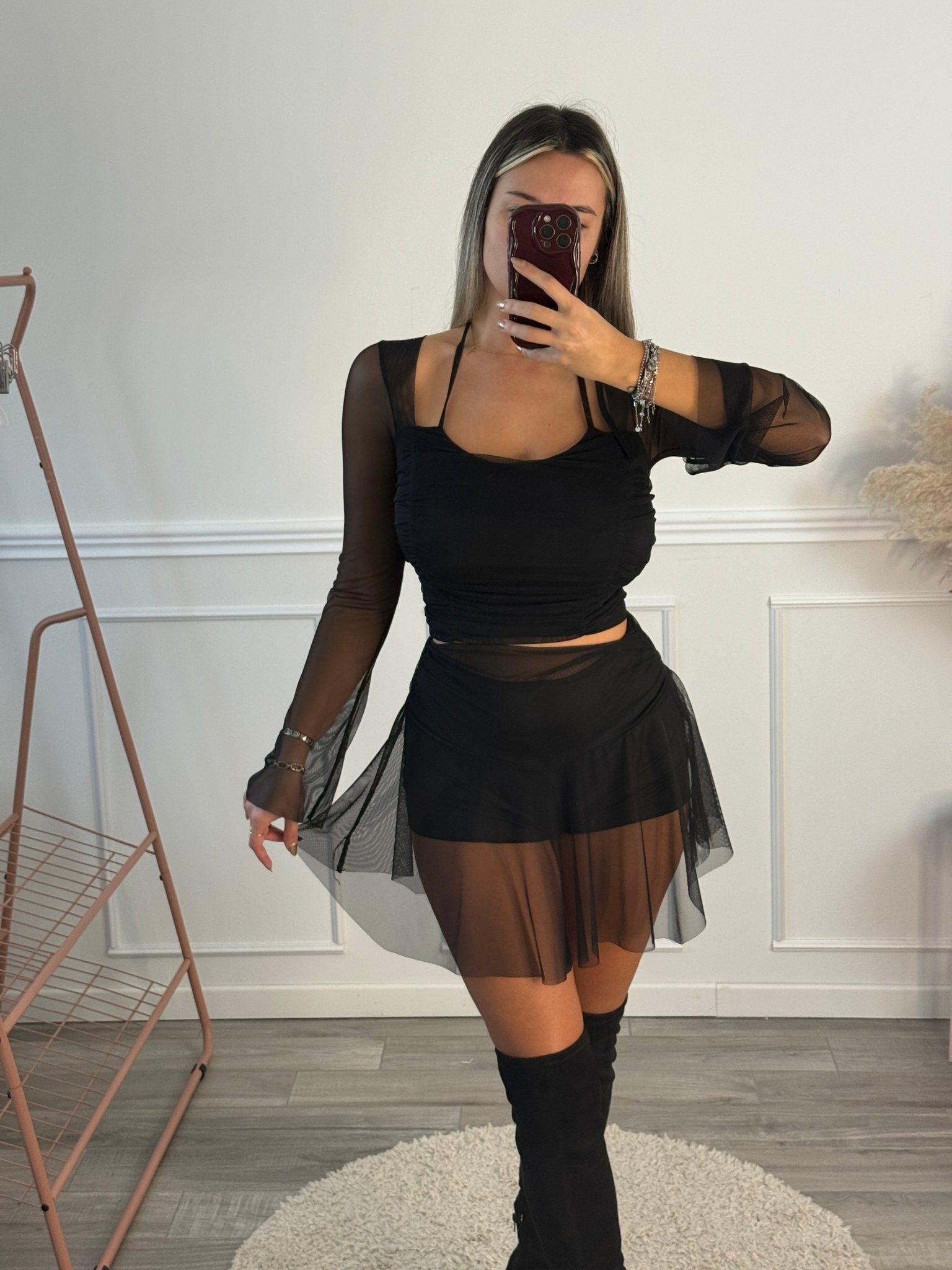 Top nero in tulle stretch semitrasparente con maniche lunghe svasate - Follie by Alice