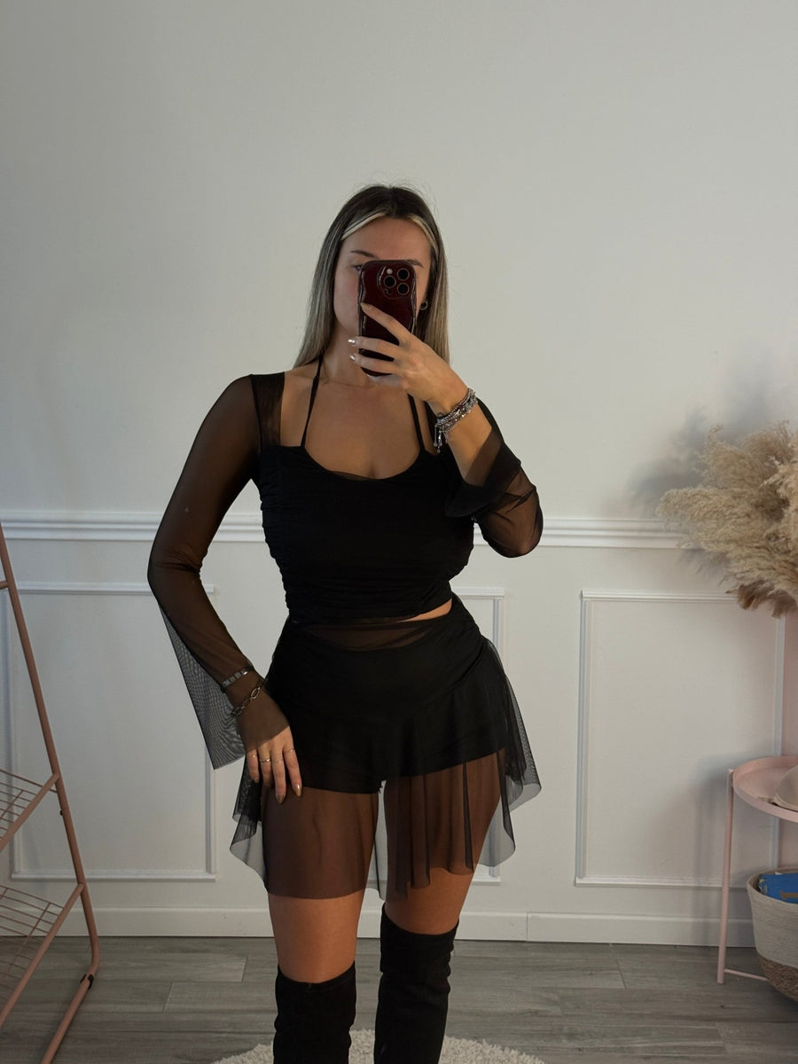 Top nero in tulle stretch semitrasparente con maniche lunghe svasate – alternate